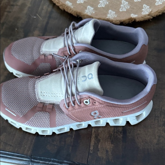 ON Cloud Women's Athletic Shoes - Mauve and Cream - Picture 3 of 7